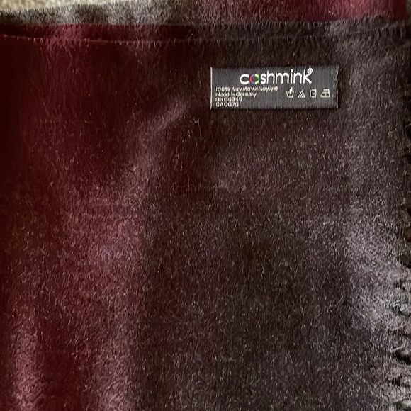 Fraas Cashmink Scarf - Red/Gray Gradient in Color w/ Tassel - Picture 2 of 2